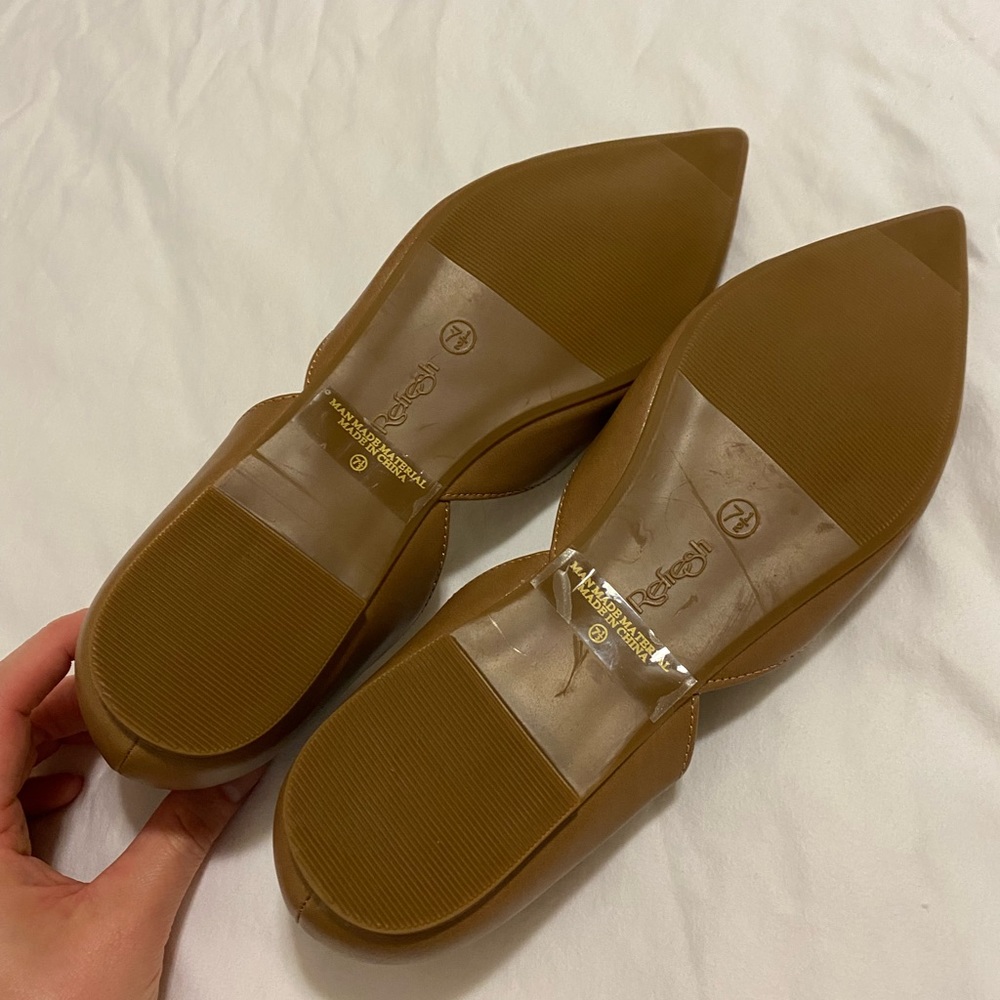 Refresh Tan Pointed Toe Flats Size 7.5 - Picture 5 of 10